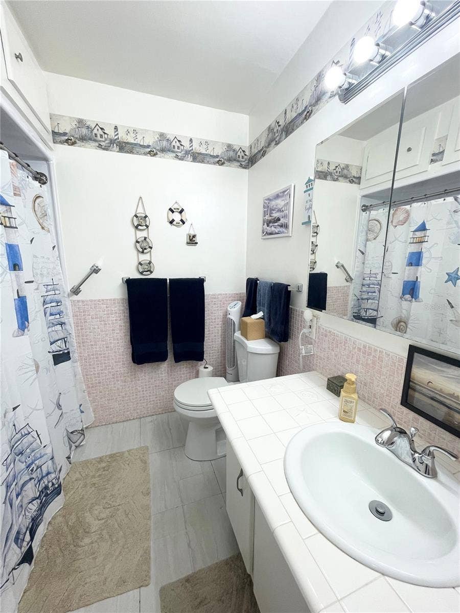1600 W LAKE PARKER DRIVE, #B4, Lakeland, FL 33805 1600 W LAKE PARKER DRIVE, #B4, Lakeland, FL 33805