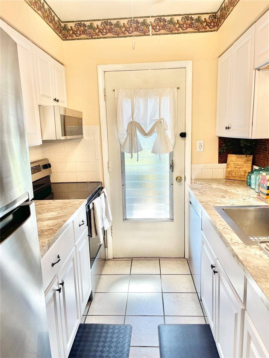 1600 W LAKE PARKER DRIVE, #B4, Lakeland, FL 33805 1600 W LAKE PARKER DRIVE, #B4, Lakeland, FL 33805
