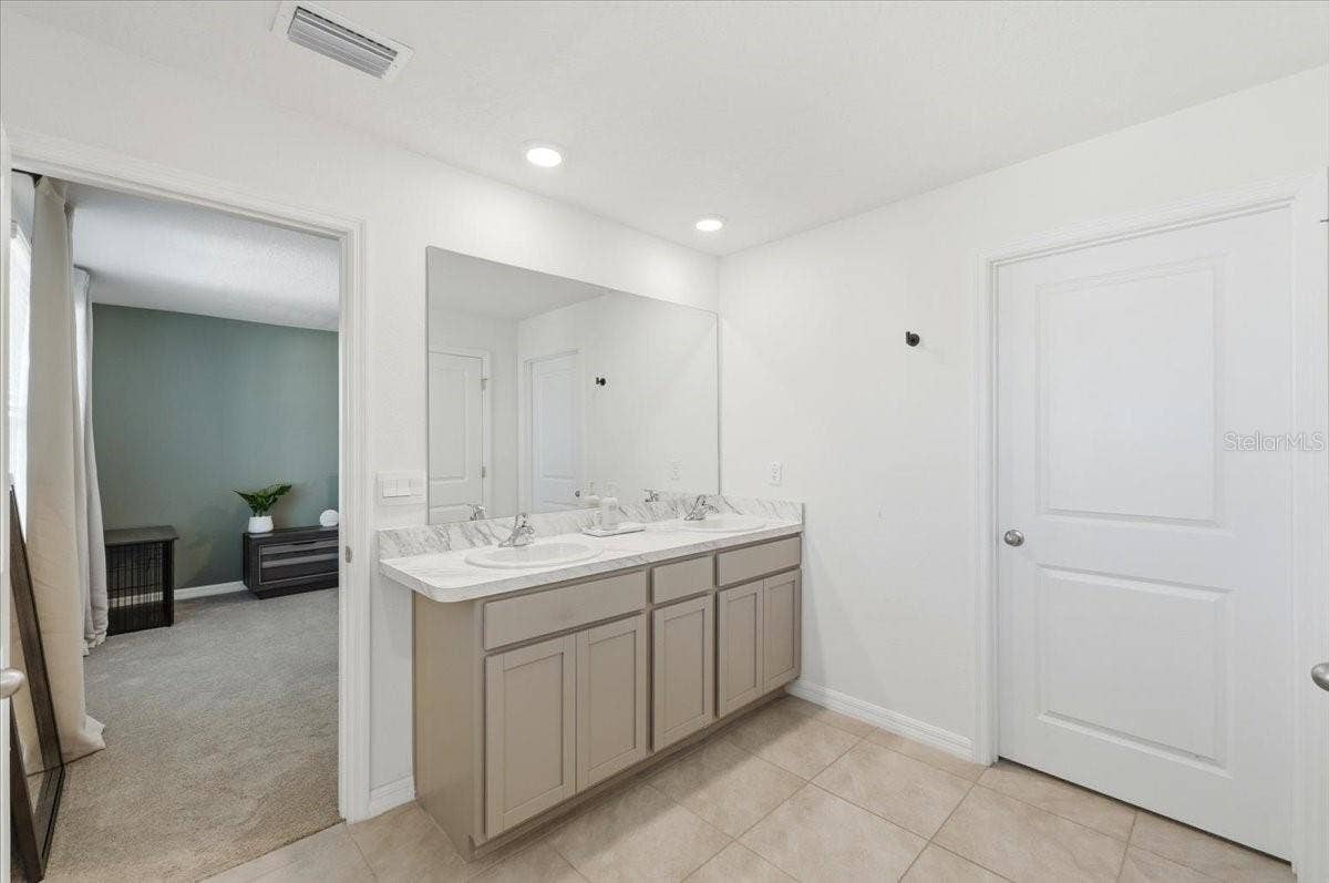 1211 TAHITIAN SUNRISE DRIVE, Plant City, FL 33565 1211 TAHITIAN SUNRISE DRIVE, Plant City, FL 33565