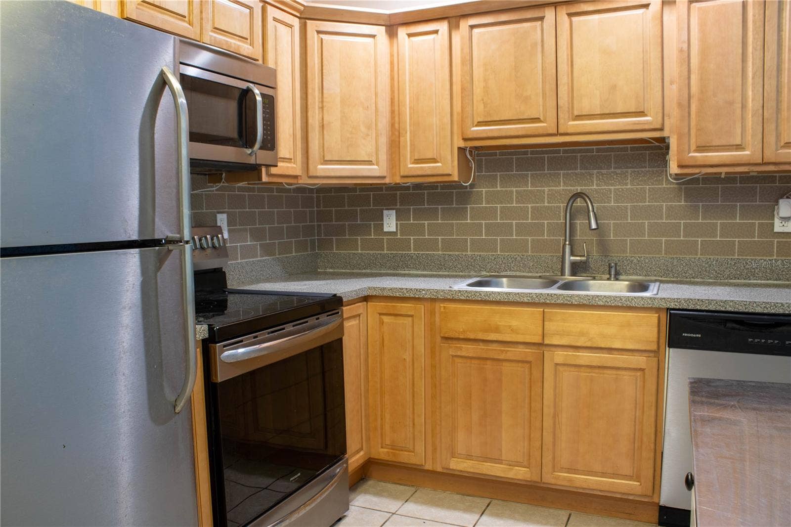 3142 HENDERSON CIRCLE W, Lakeland, FL 33803 3142 HENDERSON CIRCLE W, Lakeland, FL 33803