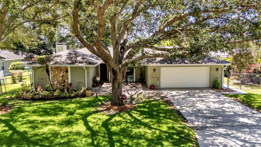 Property photo for 422 WILLOW RUN, Lakeland, FL