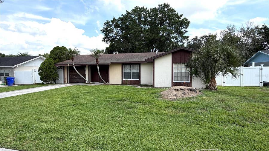 Property photo for 2016 WOODBRIDGE LANE, Lakeland, FL