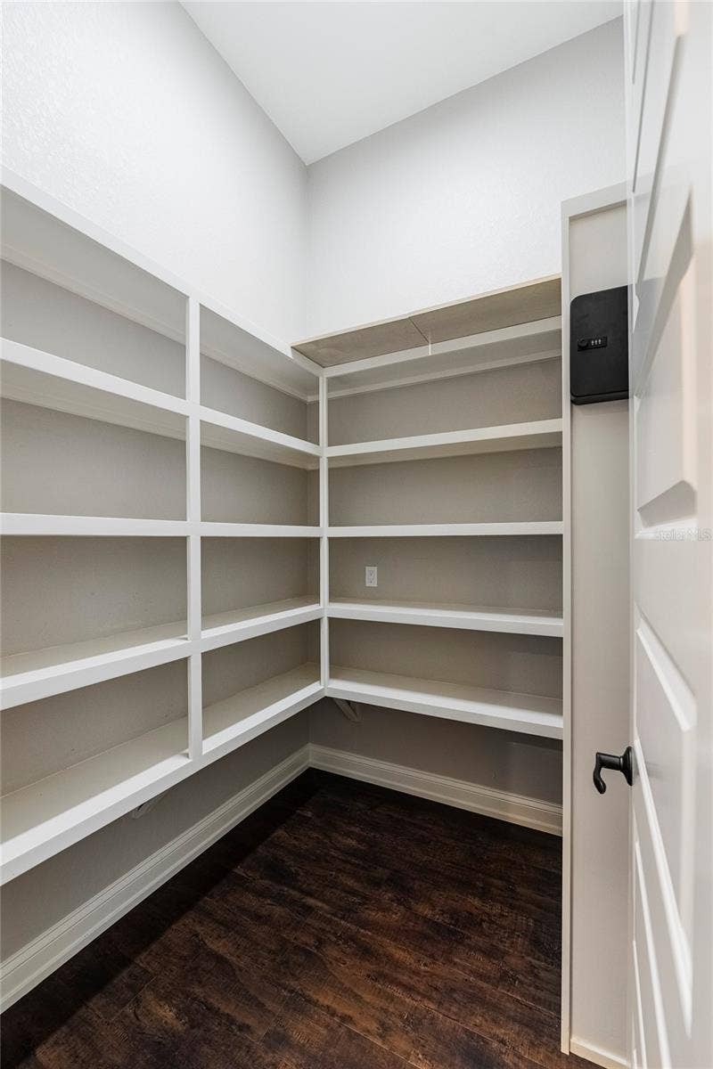 6545 EMERALD WOODS LANE, Lakeland, FL 33813 Pantry