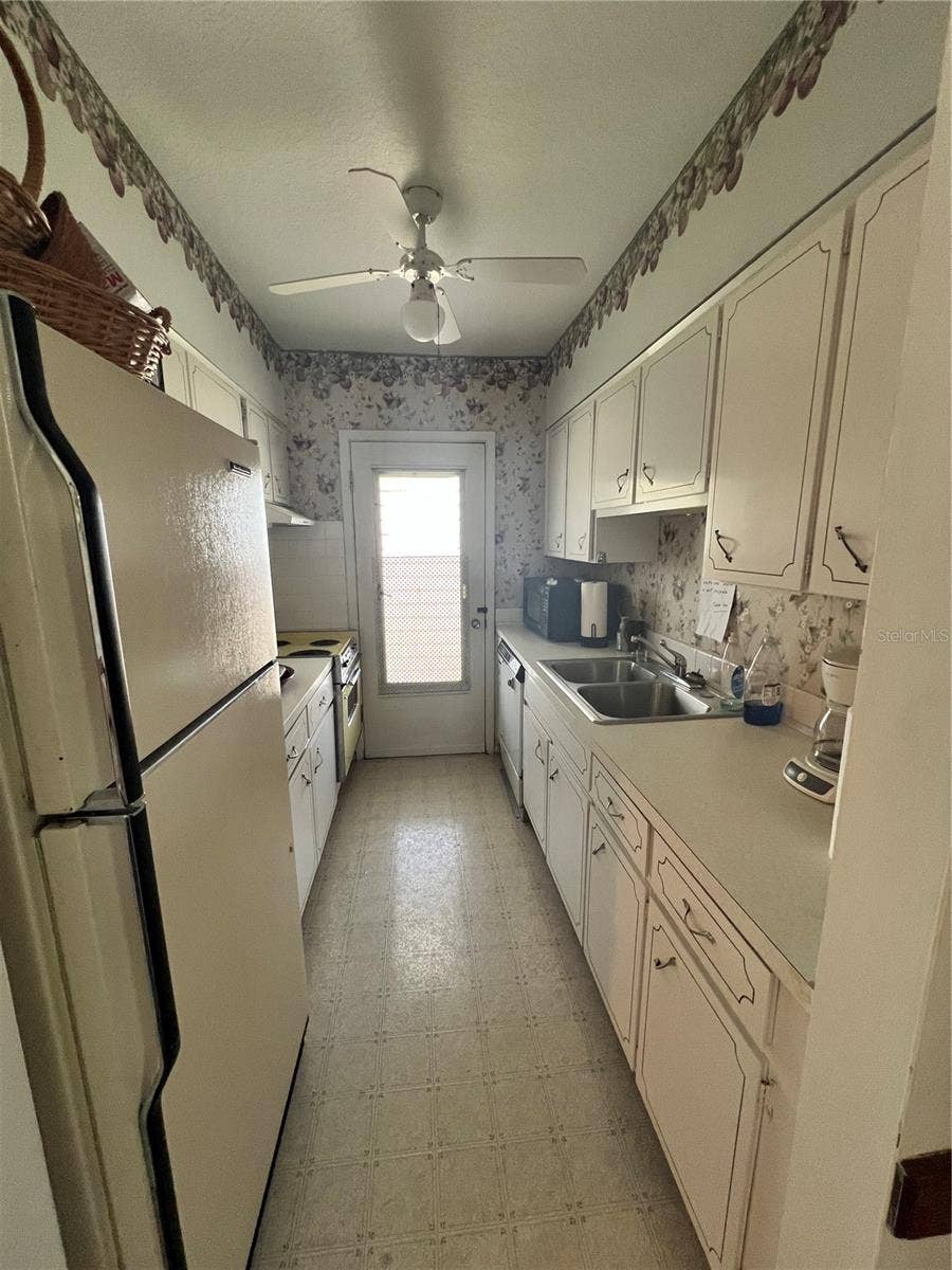 1700 6TH STREET NW, #A38, Winter Haven, FL 33881 Clubhouse Kitchen