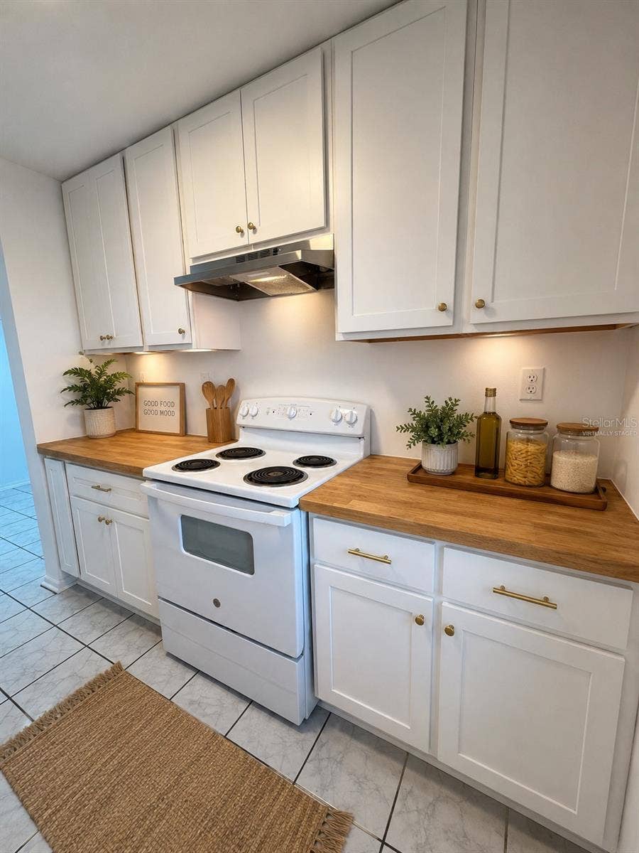 1700 6TH STREET NW, #A38, Winter Haven, FL 33881 Virtually staged Kitchen