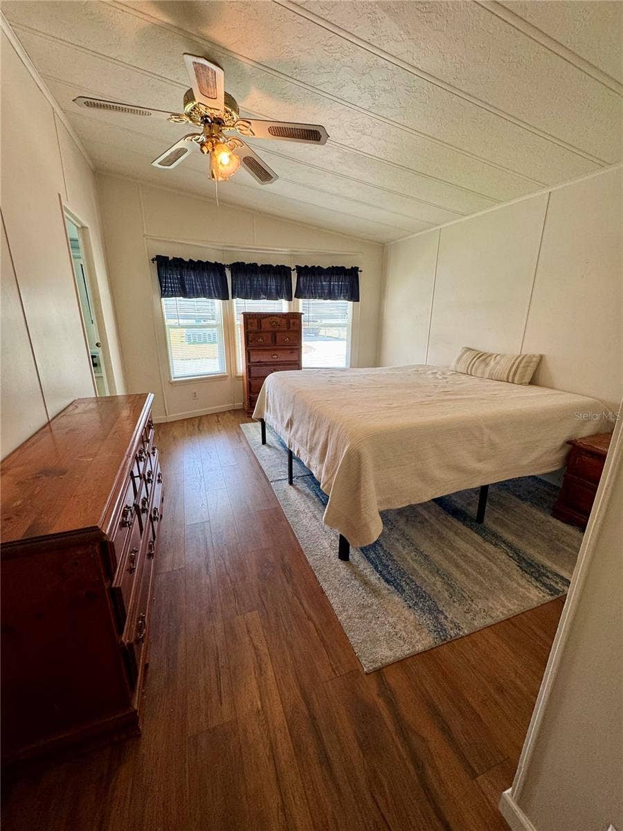 owner's bedroom with en suite bathroom
