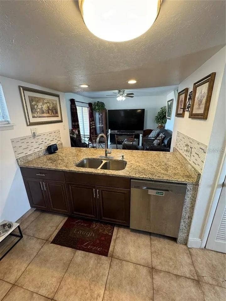 1836 WARRINGWOOD DRIVE, #B4, Orlando, FL 32839