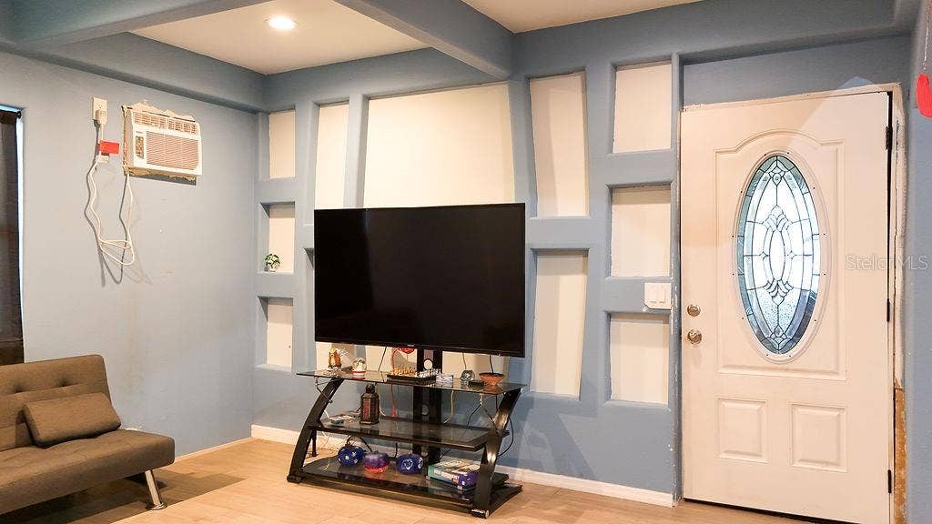 99 YALE AVENUE, Frostproof, FL 33843 Living Room