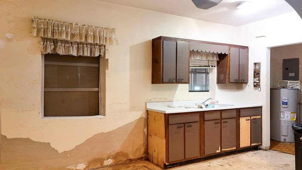 99 YALE AVENUE, Frostproof, FL 33843 Kitchen
