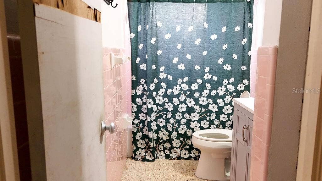 99 YALE AVENUE, Frostproof, FL 33843 Bathroom