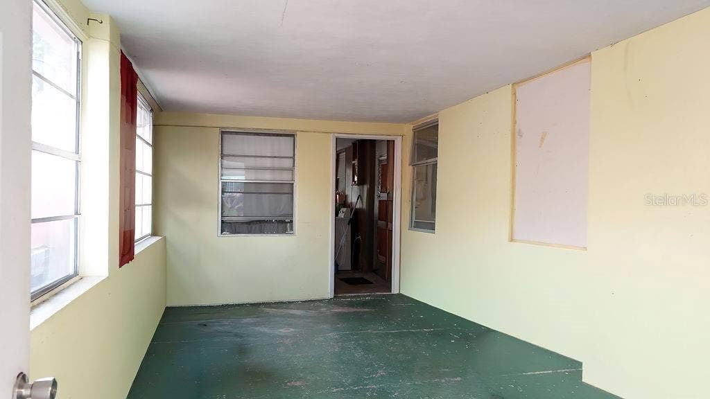 99 YALE AVENUE, Frostproof, FL 33843 Glass Room
