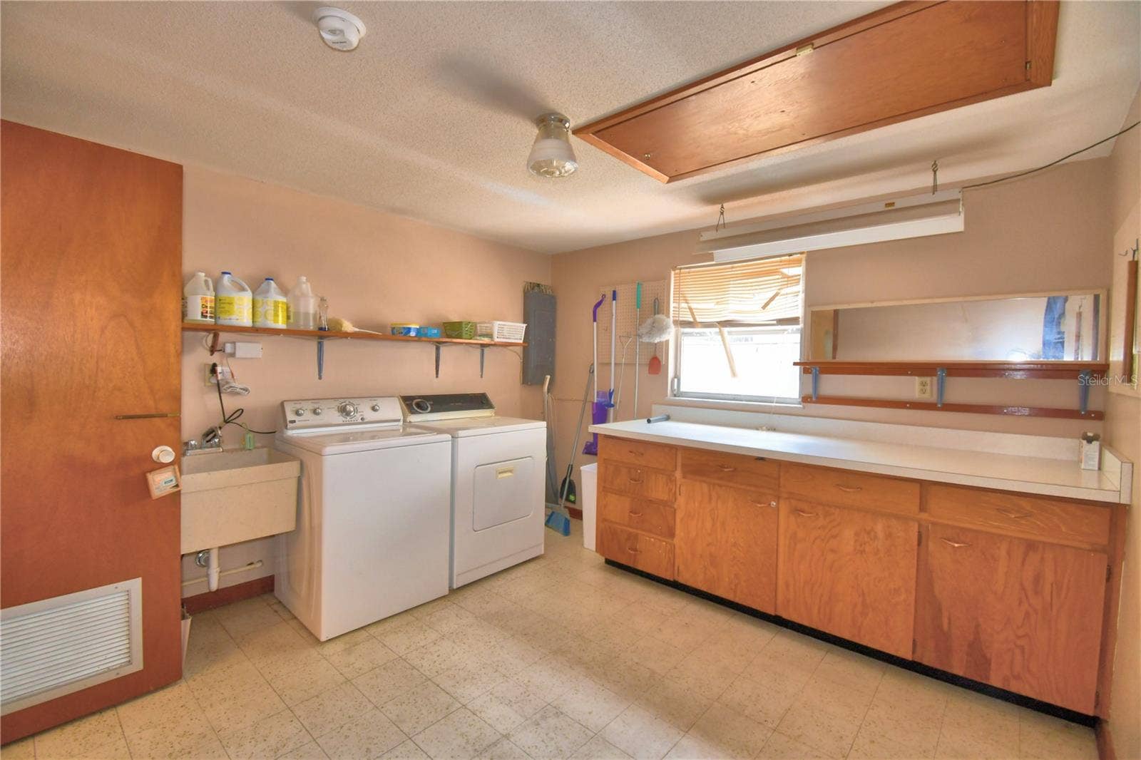 2521 MCCRANIE PLACE, Lakeland, FL 33801 2521 MCCRANIE PLACE, Lakeland, FL 33801