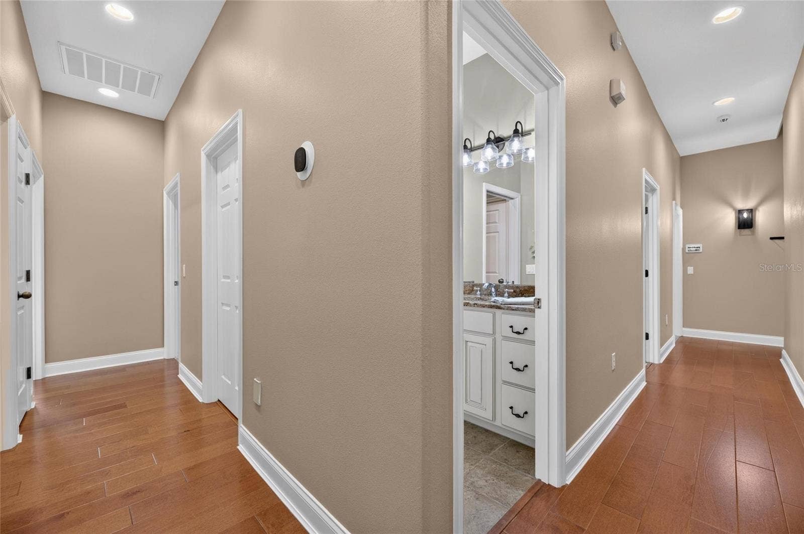 6408 WALKERS GLEN DRIVE, Lakeland, FL 33813 Guest Bedroom Suite Area with a Guest Bathroom