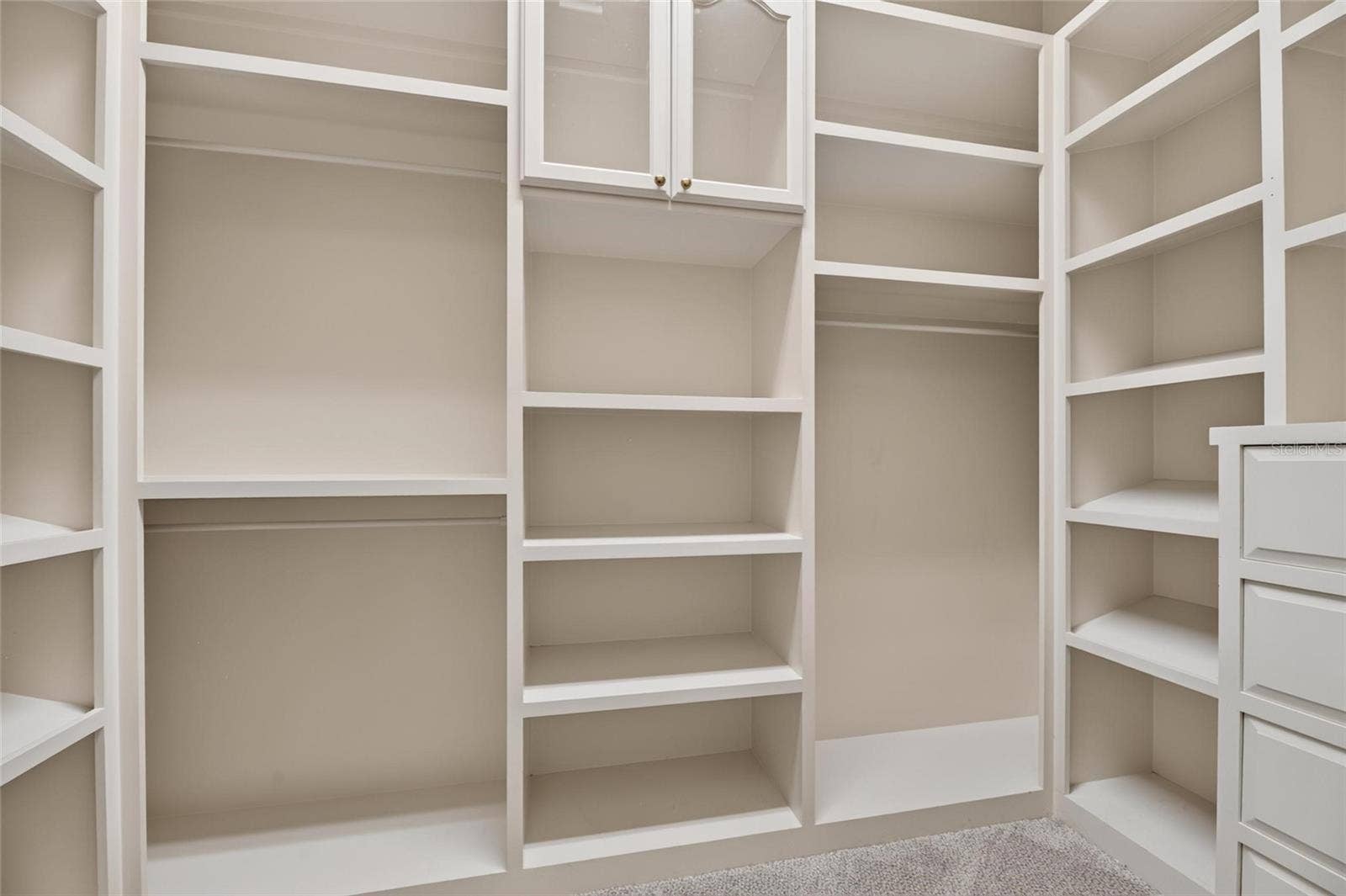 6408 WALKERS GLEN DRIVE, Lakeland, FL 33813 Plenty of space for the shoes!