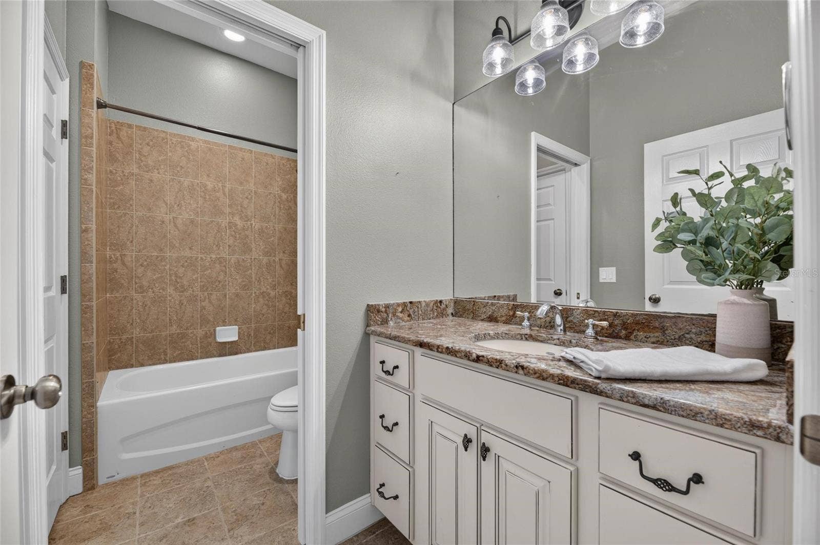 6408 WALKERS GLEN DRIVE, Lakeland, FL 33813 6408 WALKERS GLEN DRIVE, Lakeland, FL 33813