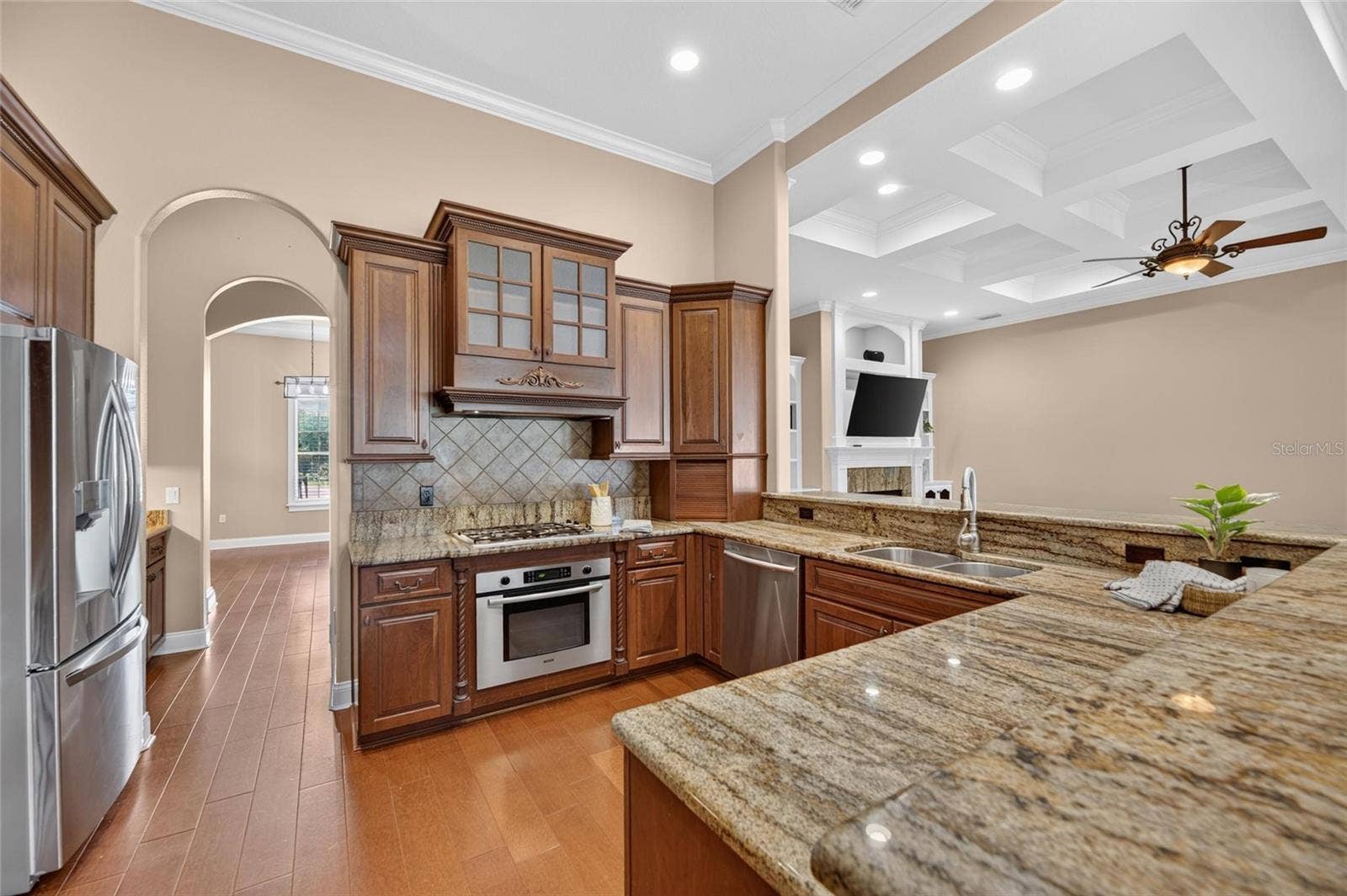 6408 WALKERS GLEN DRIVE, Lakeland, FL 33813 Custom Wood Cabinets in this gourmet kitchen