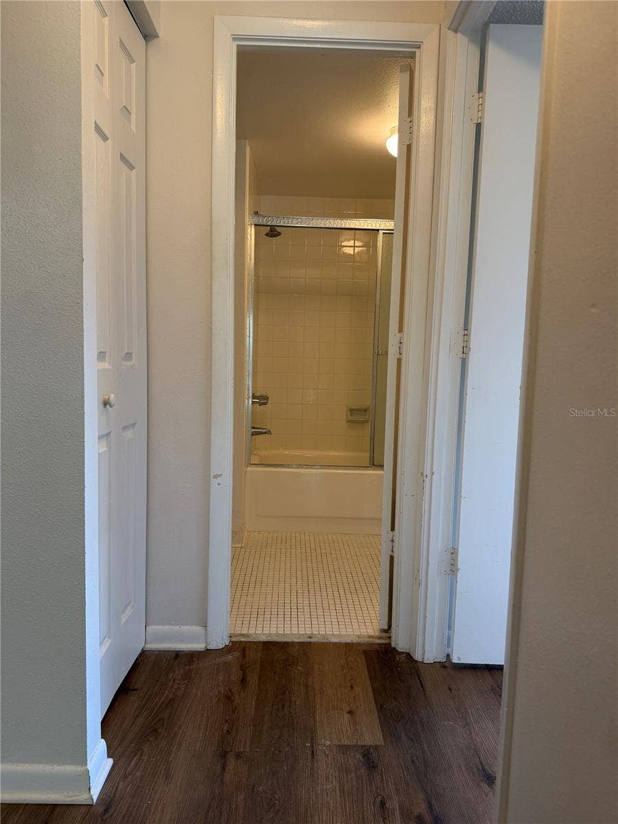 1130 N LAKE PARKER AVENUE, #C229, Lakeland, FL 33805 Hallway to Bathroom 2