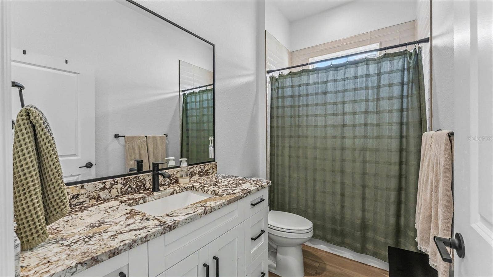 7034 BENTRIDGE DRIVE, Lakeland, FL 33813 Guest Bathroom 1
