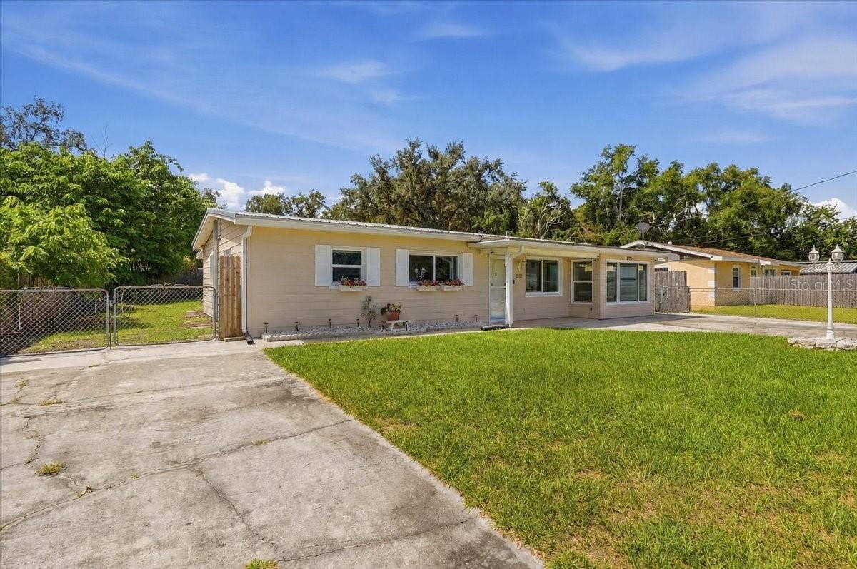 122 W COLLINS STREET, Lakeland, FL 33805 122 W COLLINS STREET, Lakeland, FL 33805