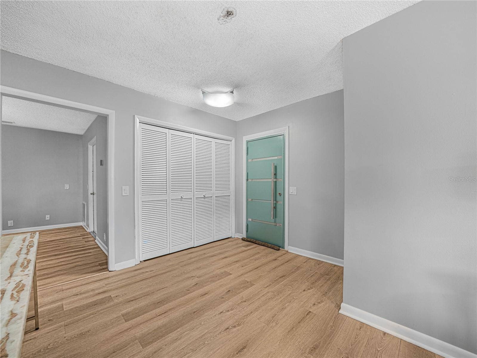 437 BROWARD TERRACE, Winter Haven, FL 33884 Entryway