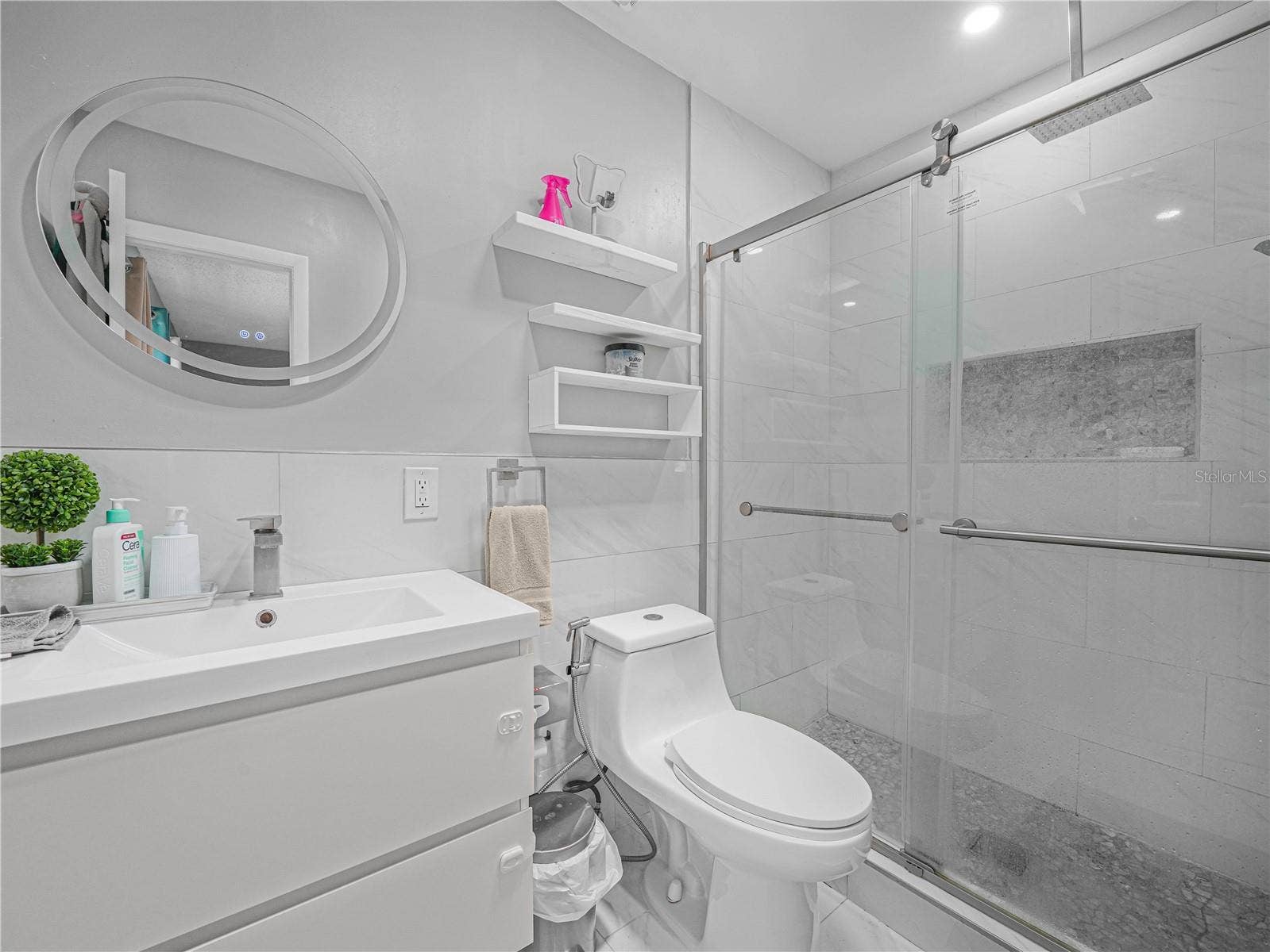 437 BROWARD TERRACE, Winter Haven, FL 33884 Primary Bath