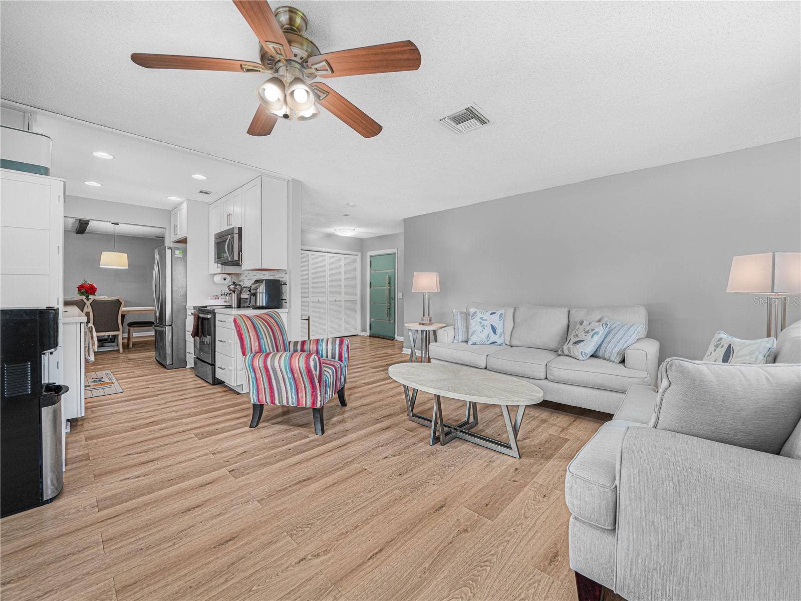 437 BROWARD TERRACE, Winter Haven, FL 33884 Light and bright living room