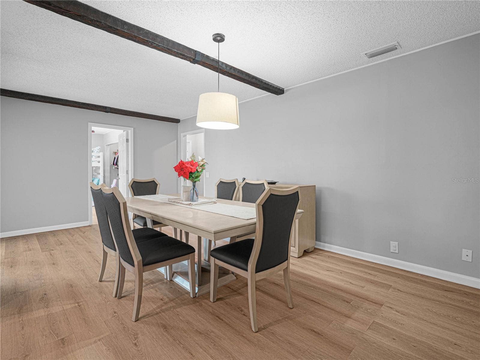 437 BROWARD TERRACE, Winter Haven, FL 33884 Spacious dining room ideal for entertaining
