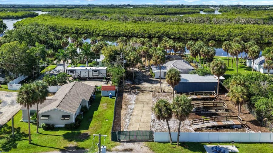 Property photo for 102 TROUVE LANE, Ruskin, FL