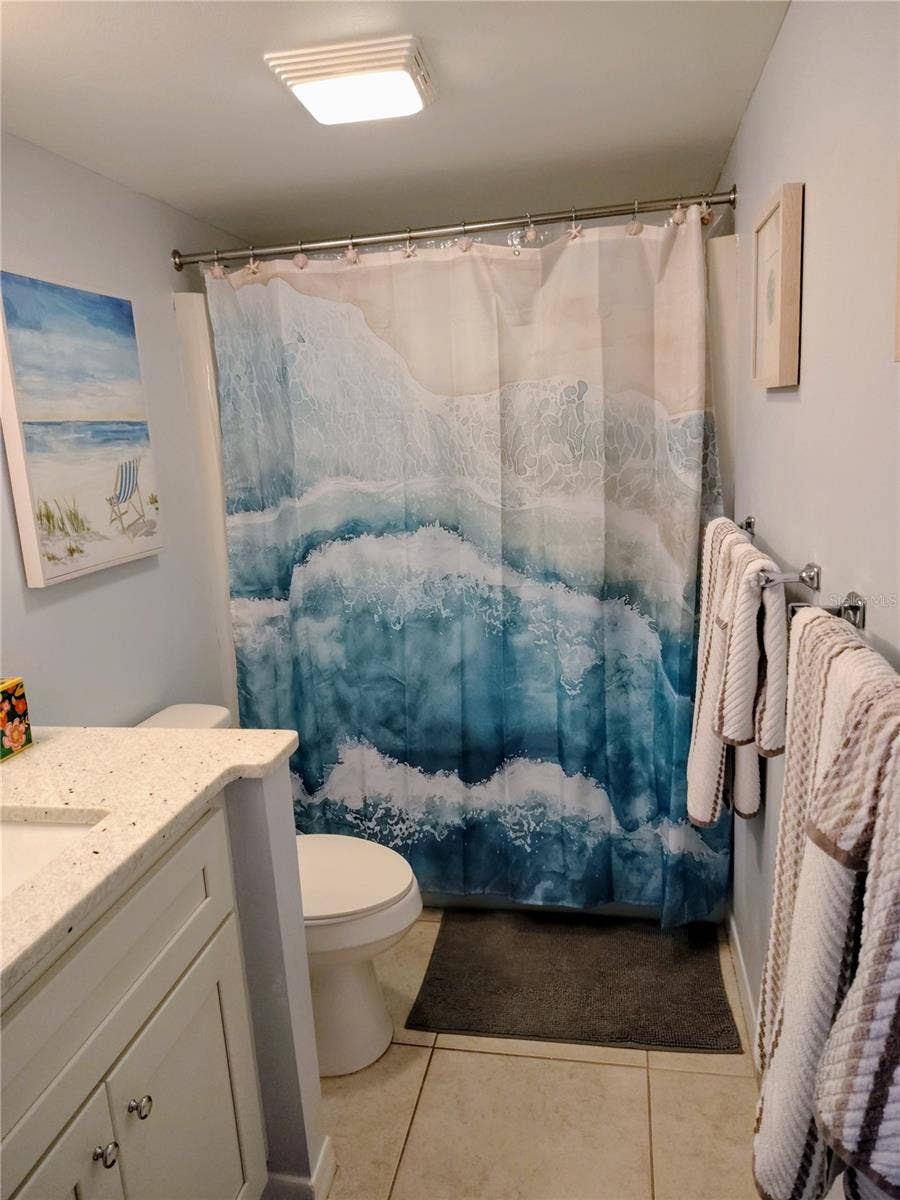 1420 N ATLANTIC AVENUE, #1102, Daytona Beach, FL 32118 Guest Bathroom