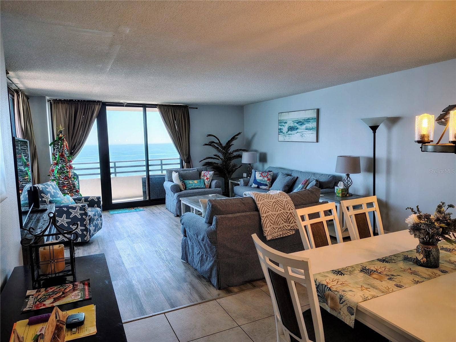 1420 N ATLANTIC AVENUE, #1102, Daytona Beach, FL 32118 Dining/Living room
