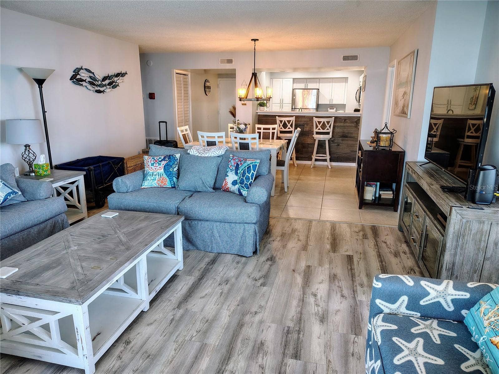 1420 N ATLANTIC AVENUE, #1102, Daytona Beach, FL 32118 Living room