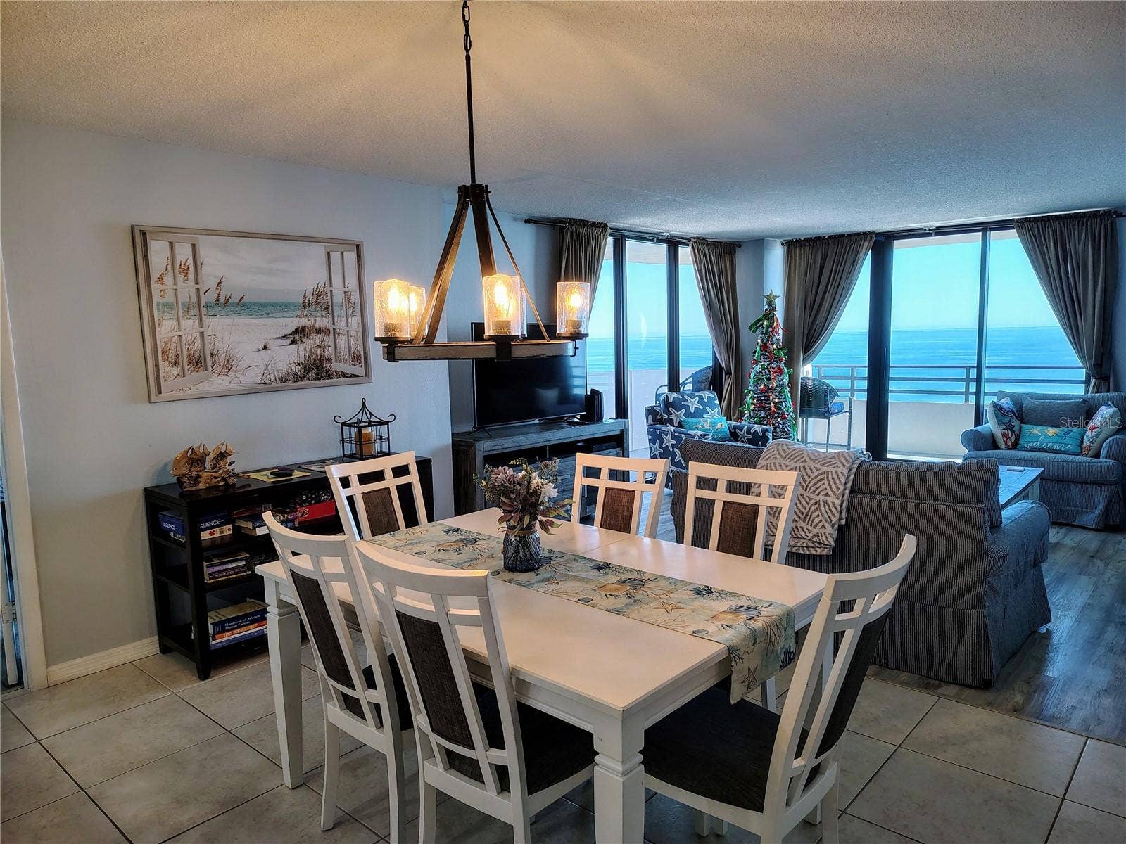 1420 N ATLANTIC AVENUE, #1102, Daytona Beach, FL 32118 Dining/Living room