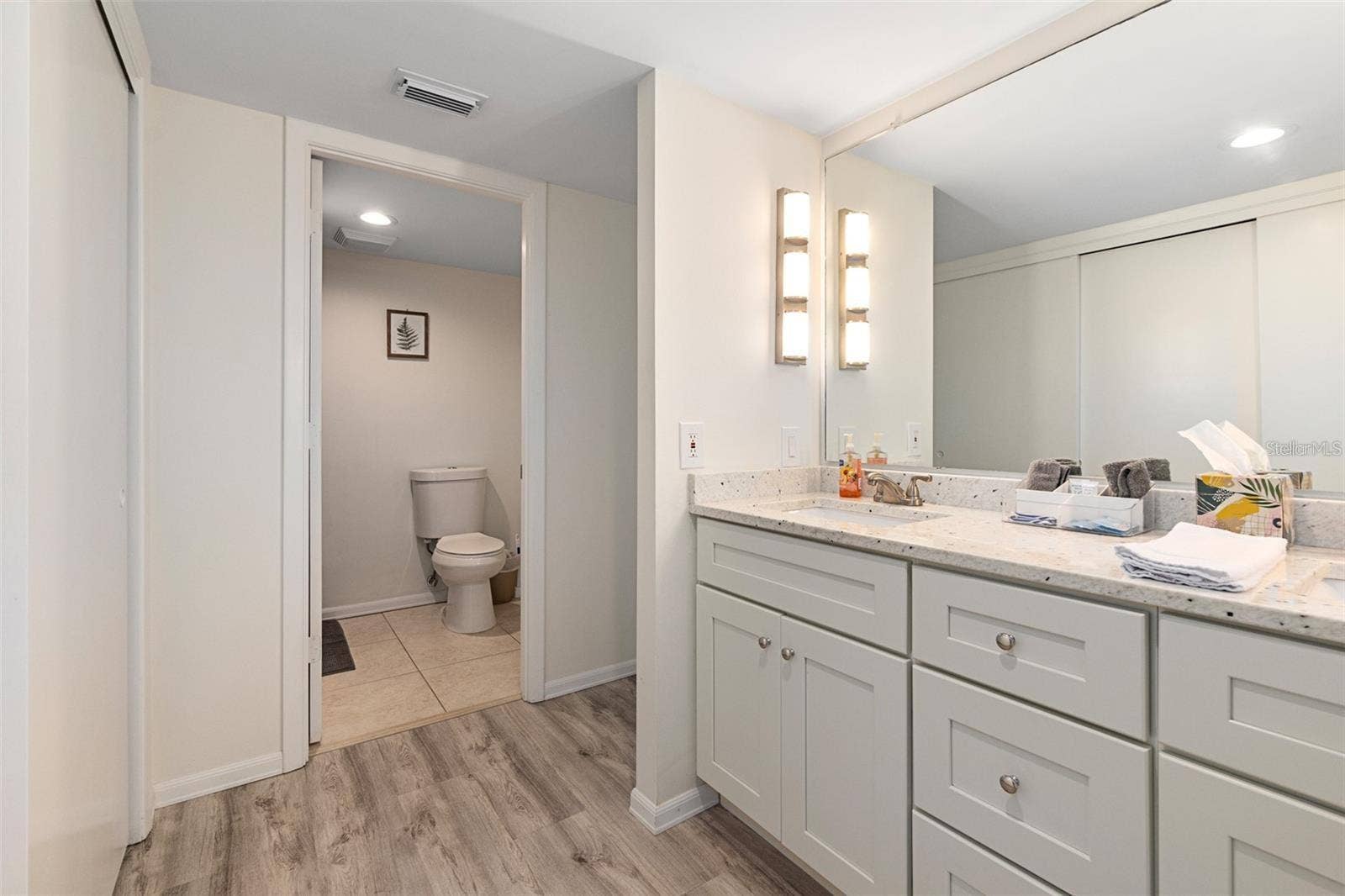 1420 N ATLANTIC AVENUE, #1102, Daytona Beach, FL 32118 Primary Bathroom