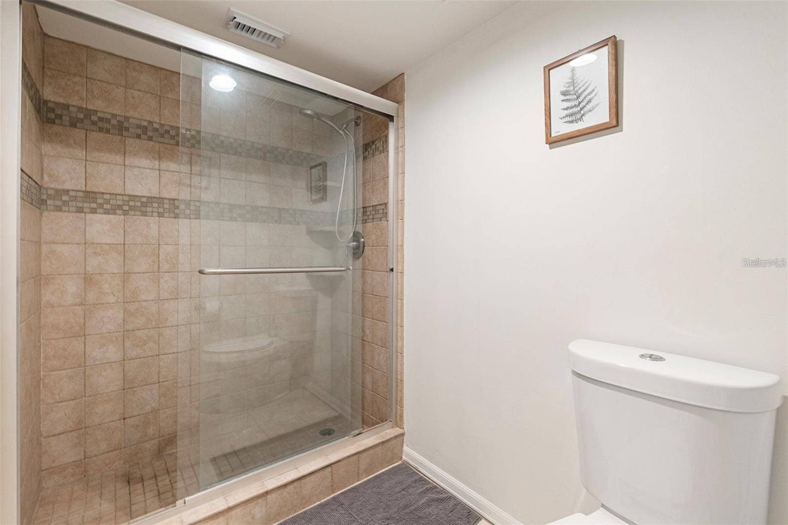 1420 N ATLANTIC AVENUE, #1102, Daytona Beach, FL 32118 Primary Bathroom