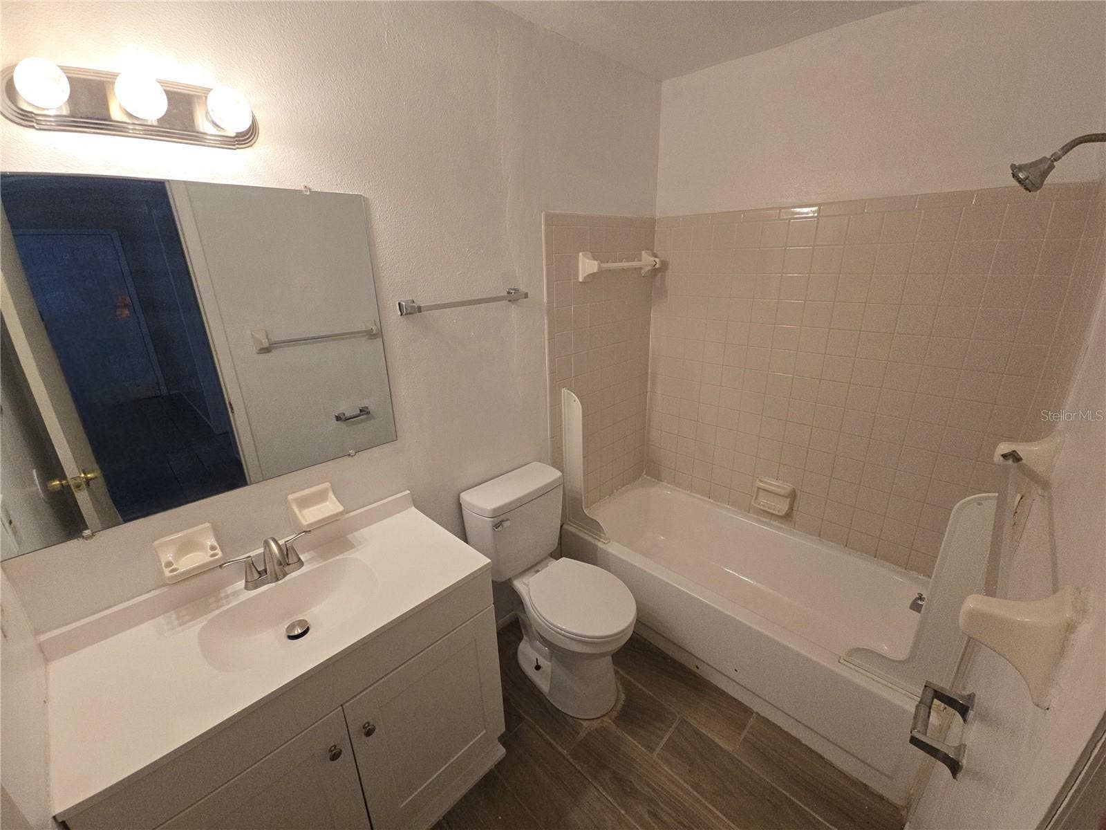 Winter Haven, FL 33881 BATHROOM