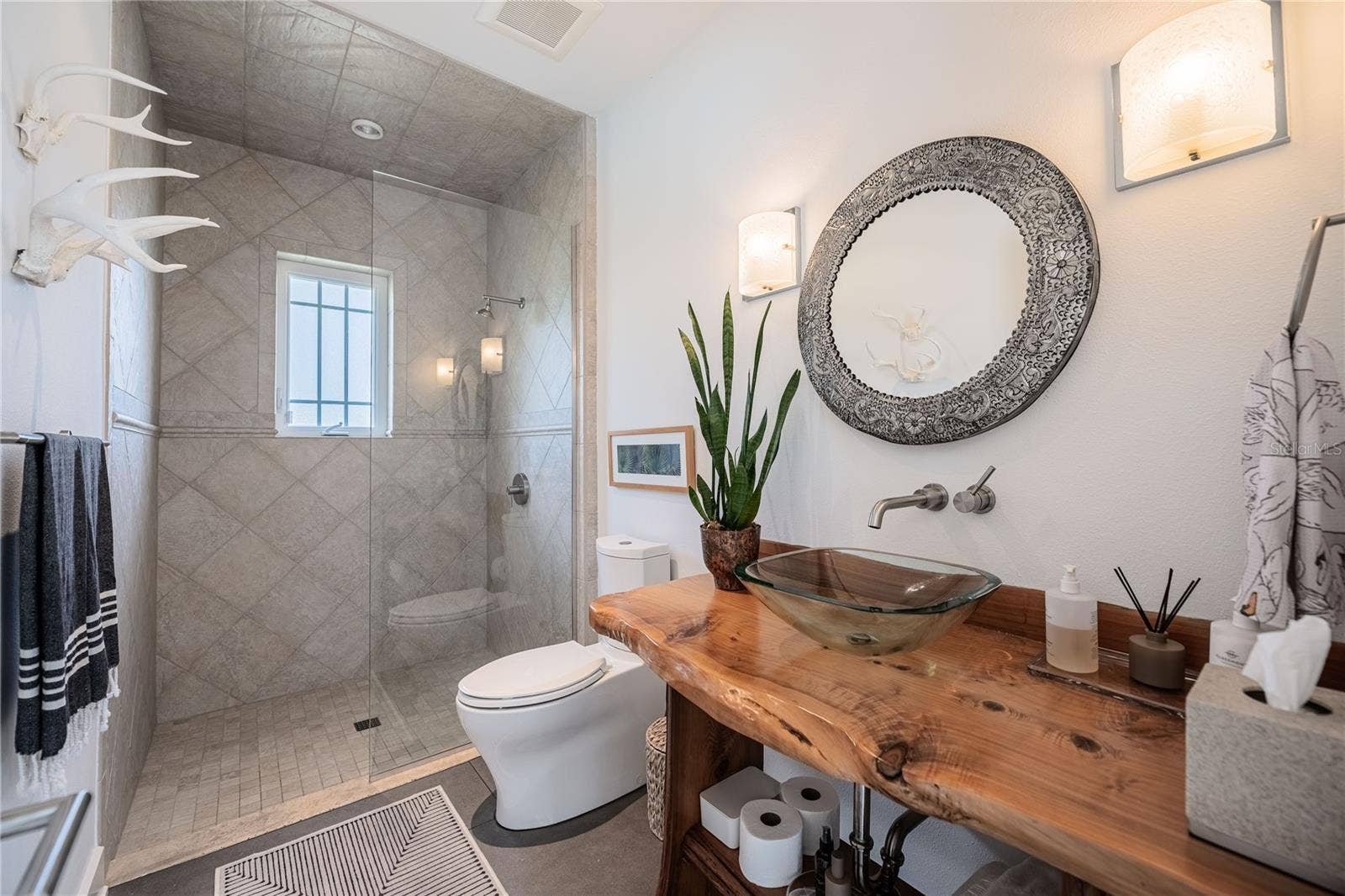 995 LAKE HOLLINGSWORTH DRIVE, Lakeland, FL 33803 Guest Bathroom