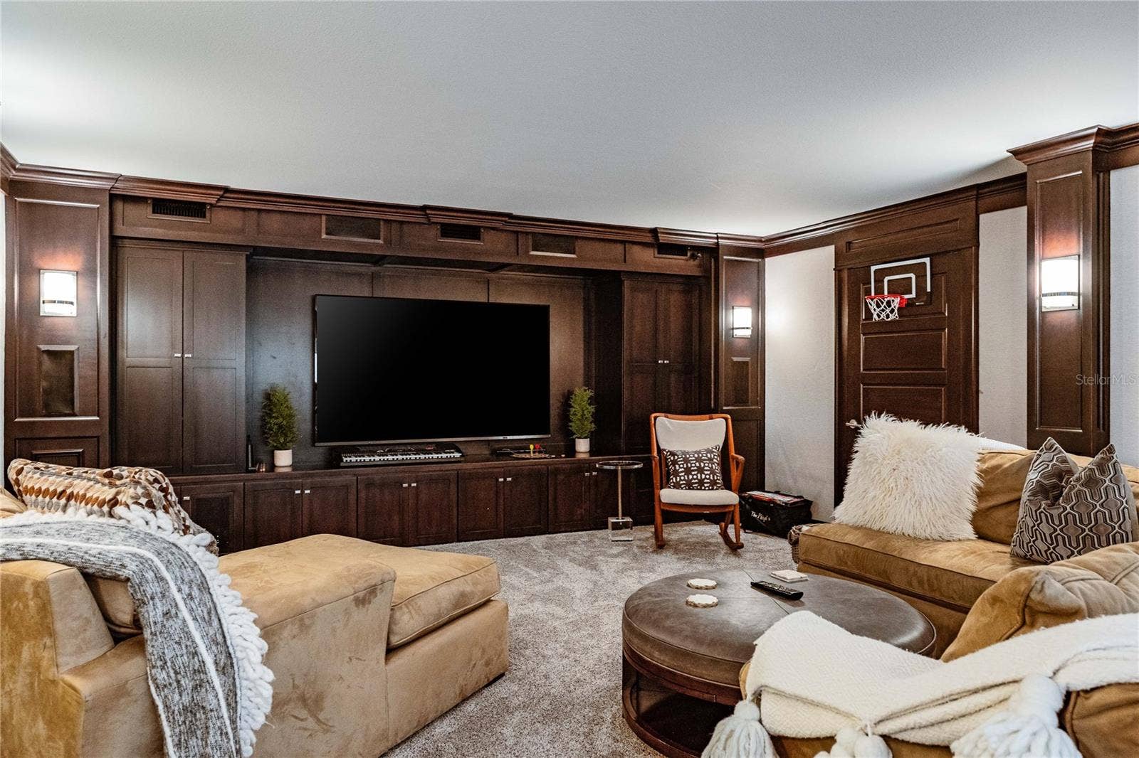 995 LAKE HOLLINGSWORTH DRIVE, Lakeland, FL 33803 Media Room