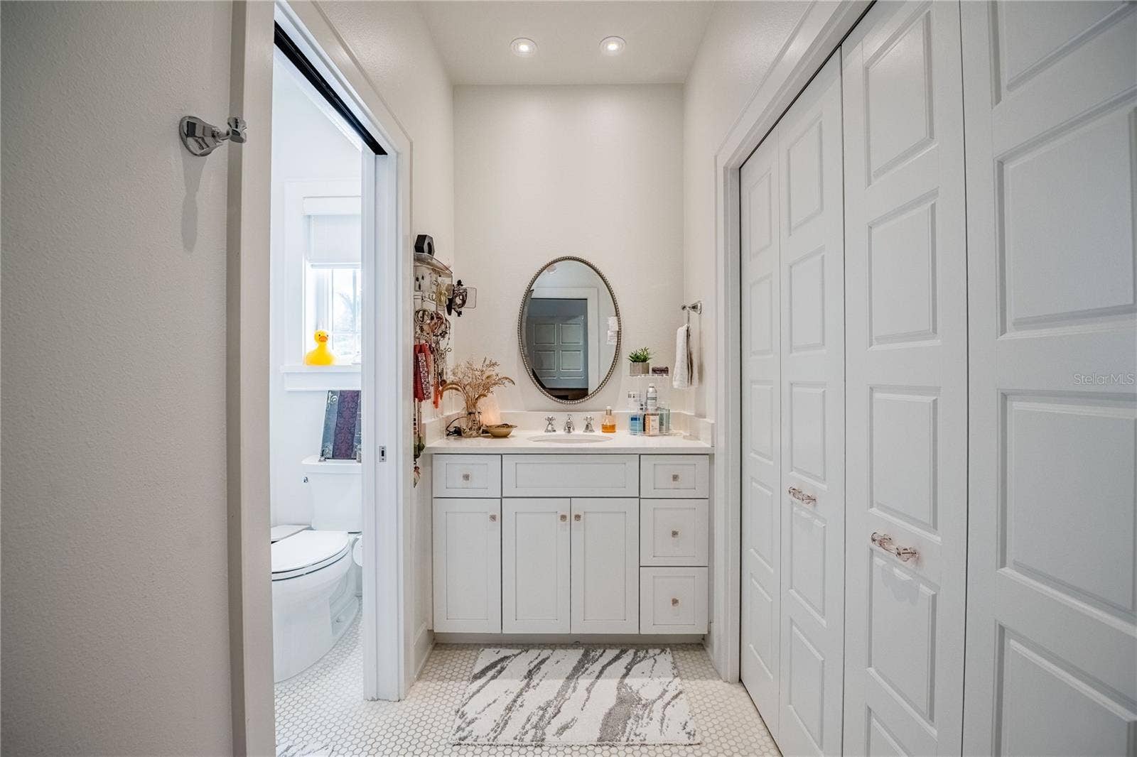 995 LAKE HOLLINGSWORTH DRIVE, Lakeland, FL 33803 En Suite Bathroom to Bedroom 3