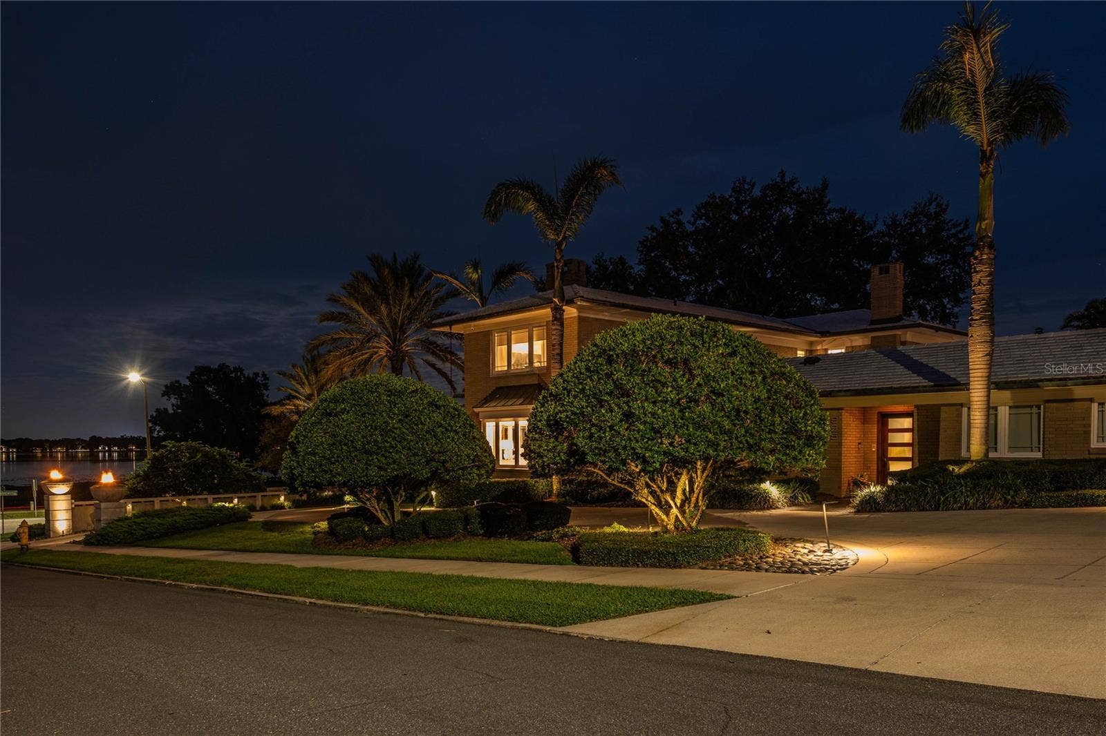 995 LAKE HOLLINGSWORTH DRIVE, Lakeland, FL 33803 Side Driveway