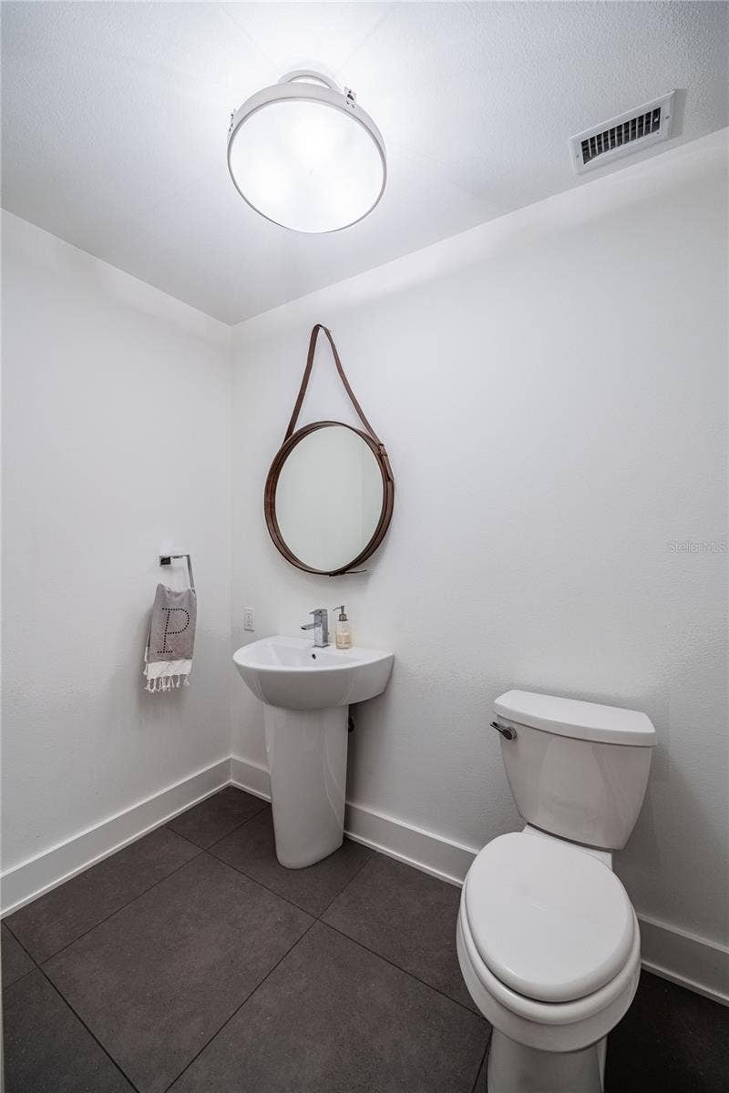 995 LAKE HOLLINGSWORTH DRIVE, Lakeland, FL 33803 Half Bathroom in Lower Level