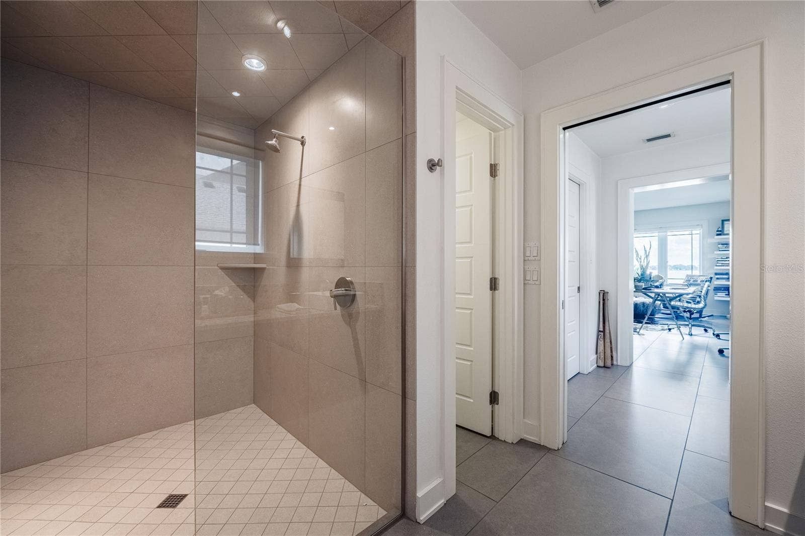 995 LAKE HOLLINGSWORTH DRIVE, Lakeland, FL 33803 En Suite Bathroom - Bedroom