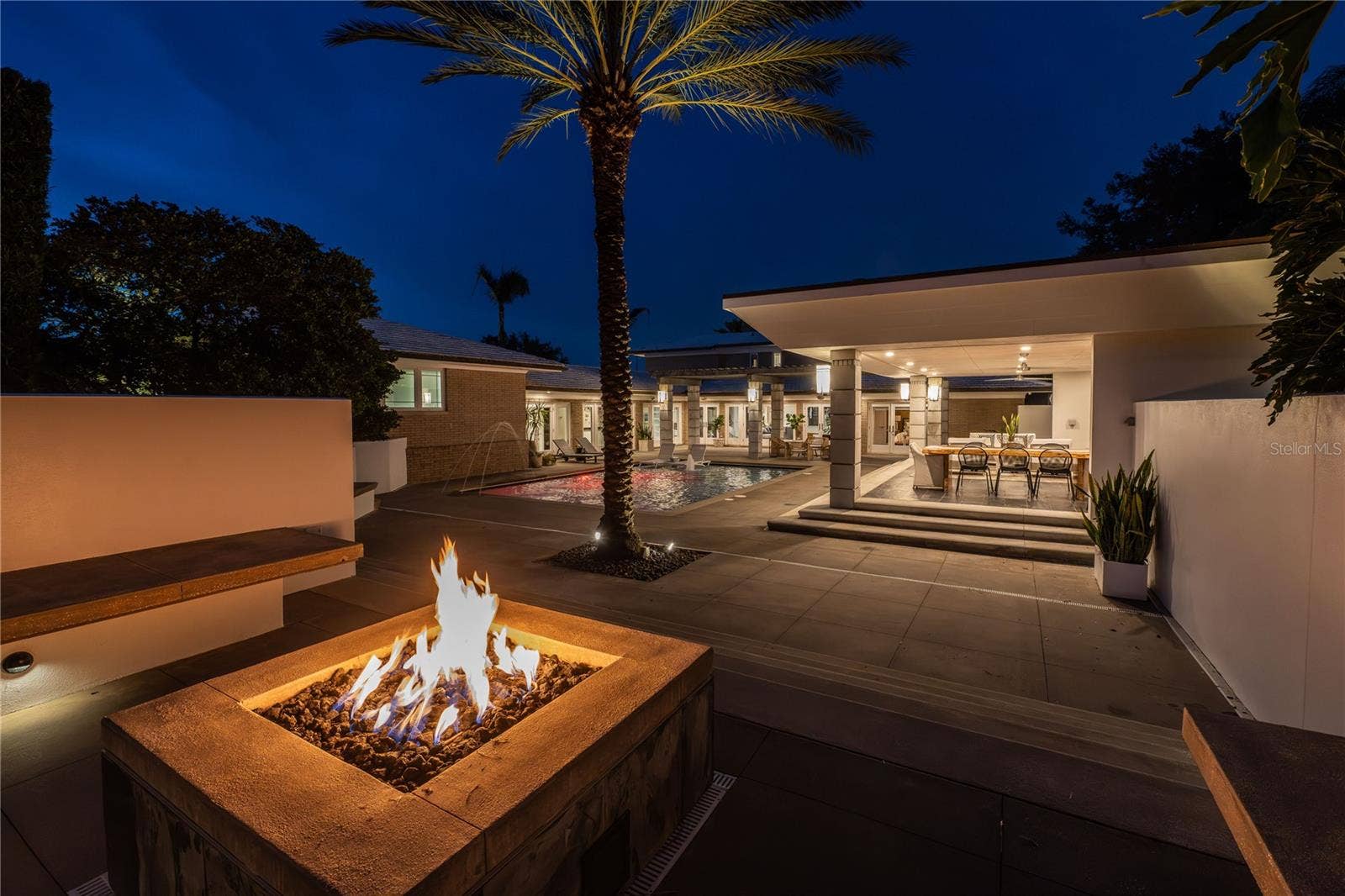 995 LAKE HOLLINGSWORTH DRIVE, Lakeland, FL 33803 Fire Pit