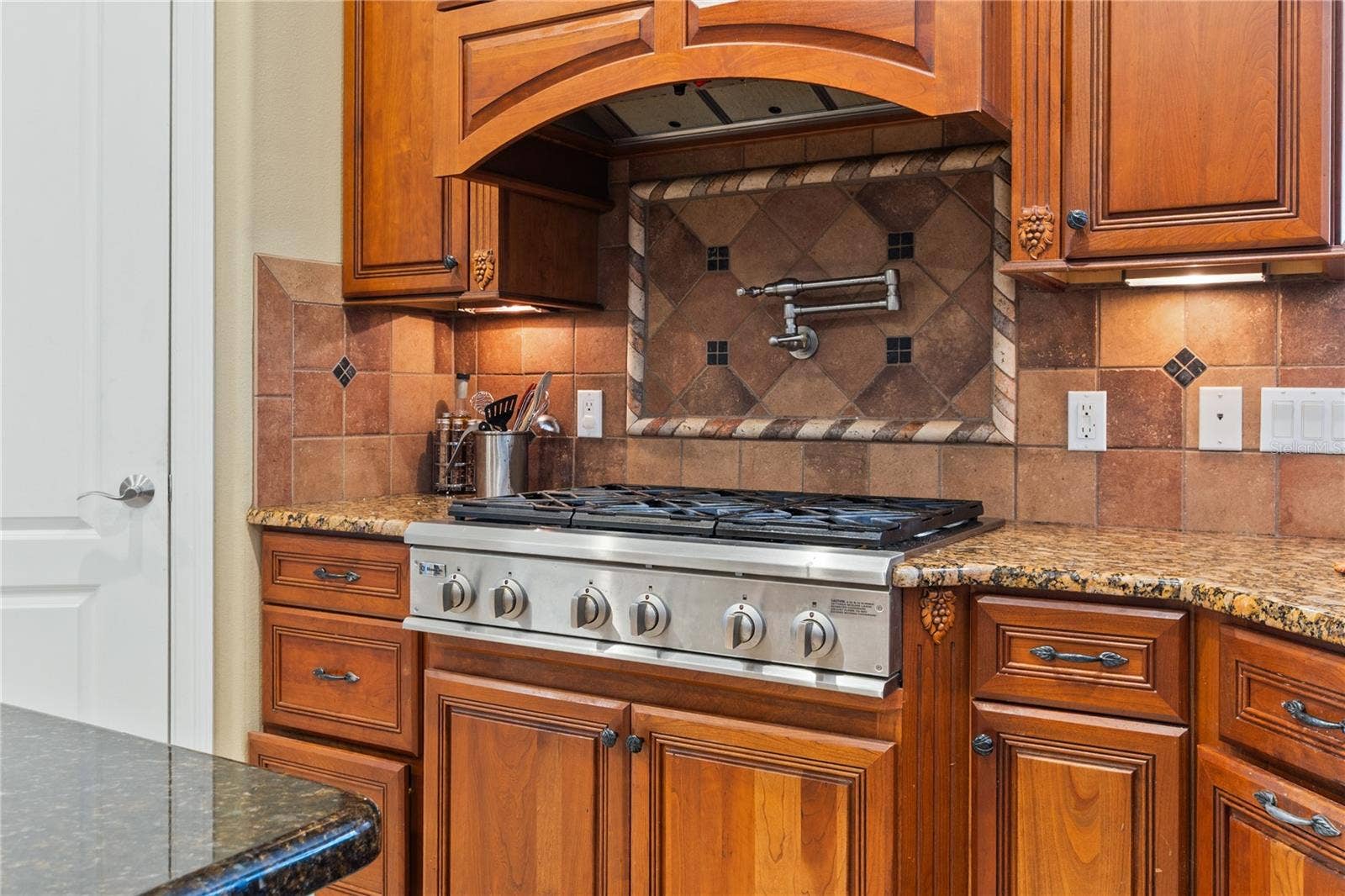 9513 WATERFORD OAKS BOULEVARD, Winter Haven, FL 33884 9513 WATERFORD OAKS BOULEVARD, Winter Haven, FL 33884