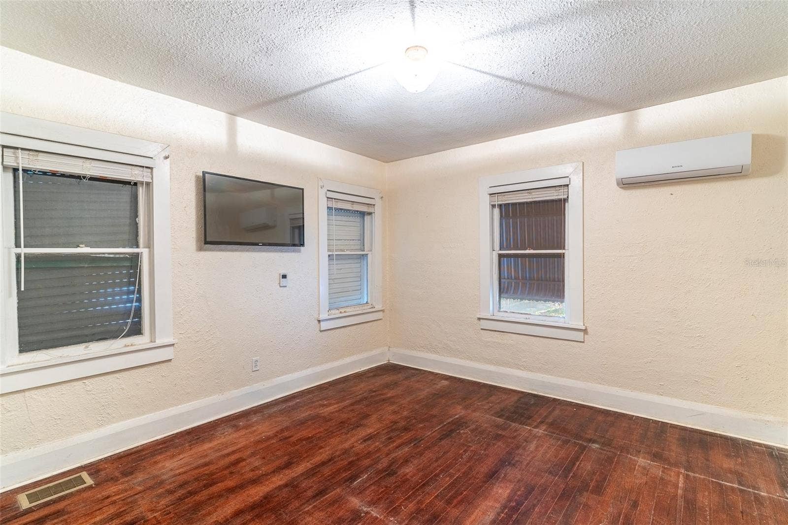 528 S 8TH STREET, Lake Wales, FL 33853 528 S 8TH STREET, Lake Wales, FL 33853