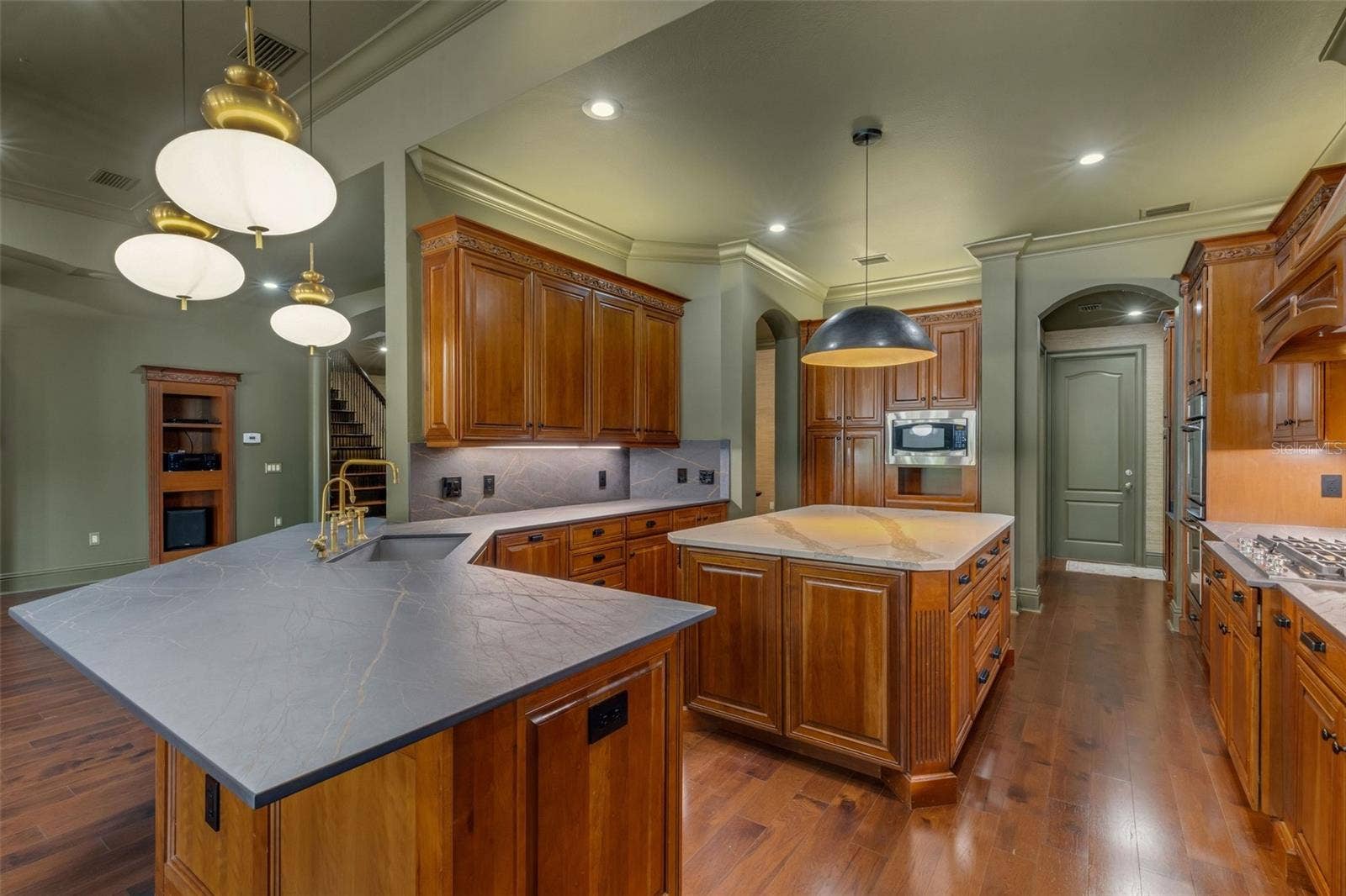 2734 BELLERIVE DRIVE, Lakeland, FL 33803 The layout is so functional and works well when entertaining a large crowd.