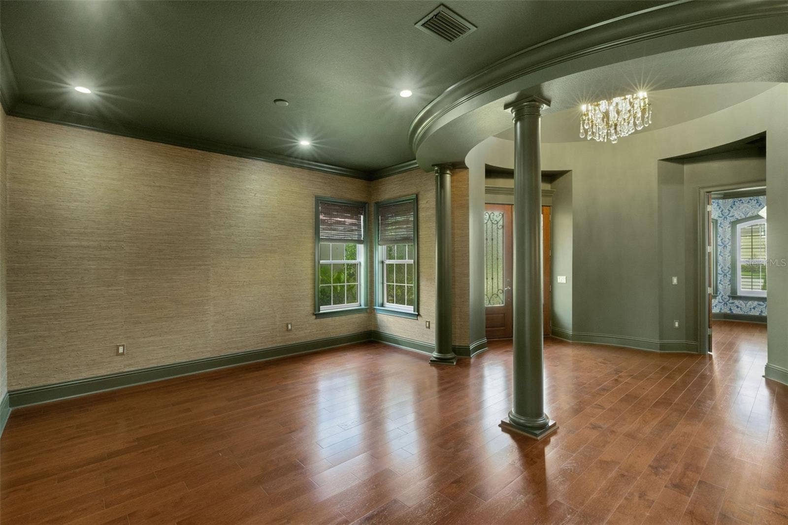 2734 BELLERIVE DRIVE, Lakeland, FL 33803 The individual spaces of this home flow together beautifully . . .