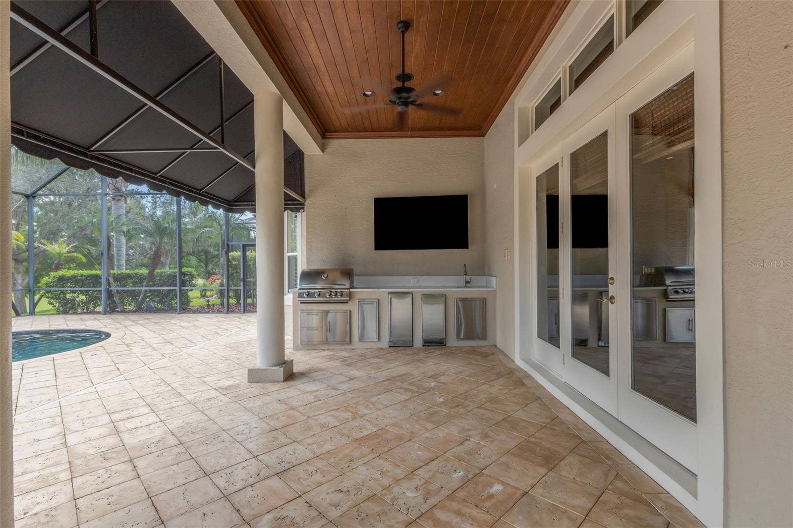 2734 BELLERIVE DRIVE, Lakeland, FL 33803 Now let's go back downstairs and check out the outdoor living spaces.