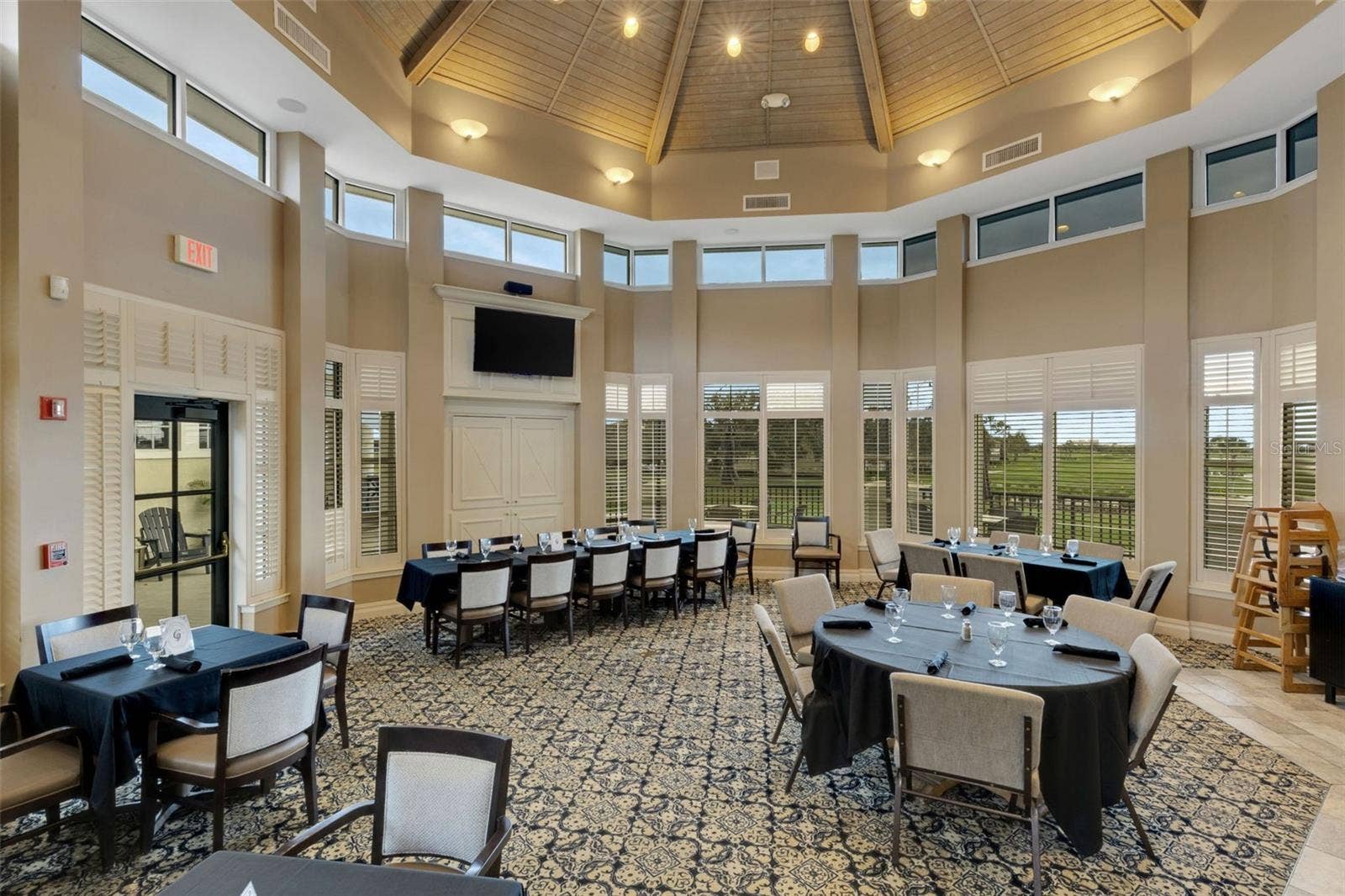 2734 BELLERIVE DRIVE, Lakeland, FL 33803 The Grill Room is a great spot for a casual lunch or dinner or to entertain a small group of family and friends.