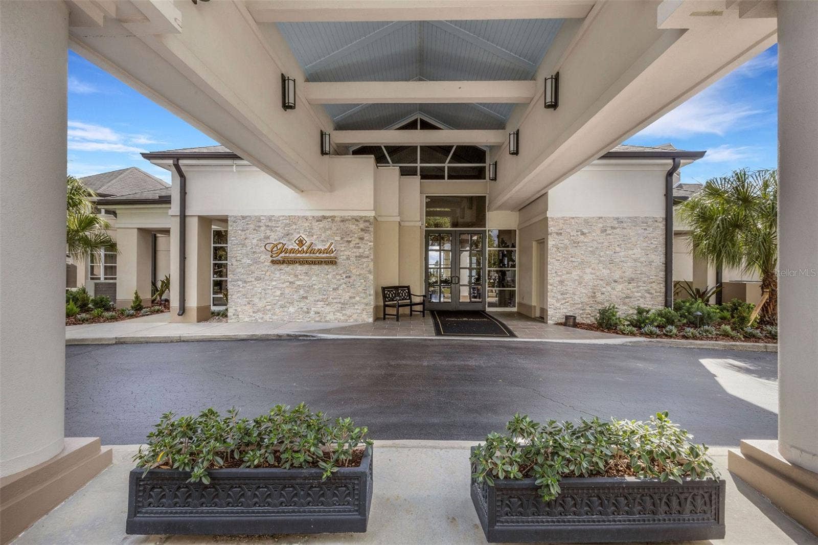 2734 BELLERIVE DRIVE, Lakeland, FL 33803 with multiple dining and entertaining options.