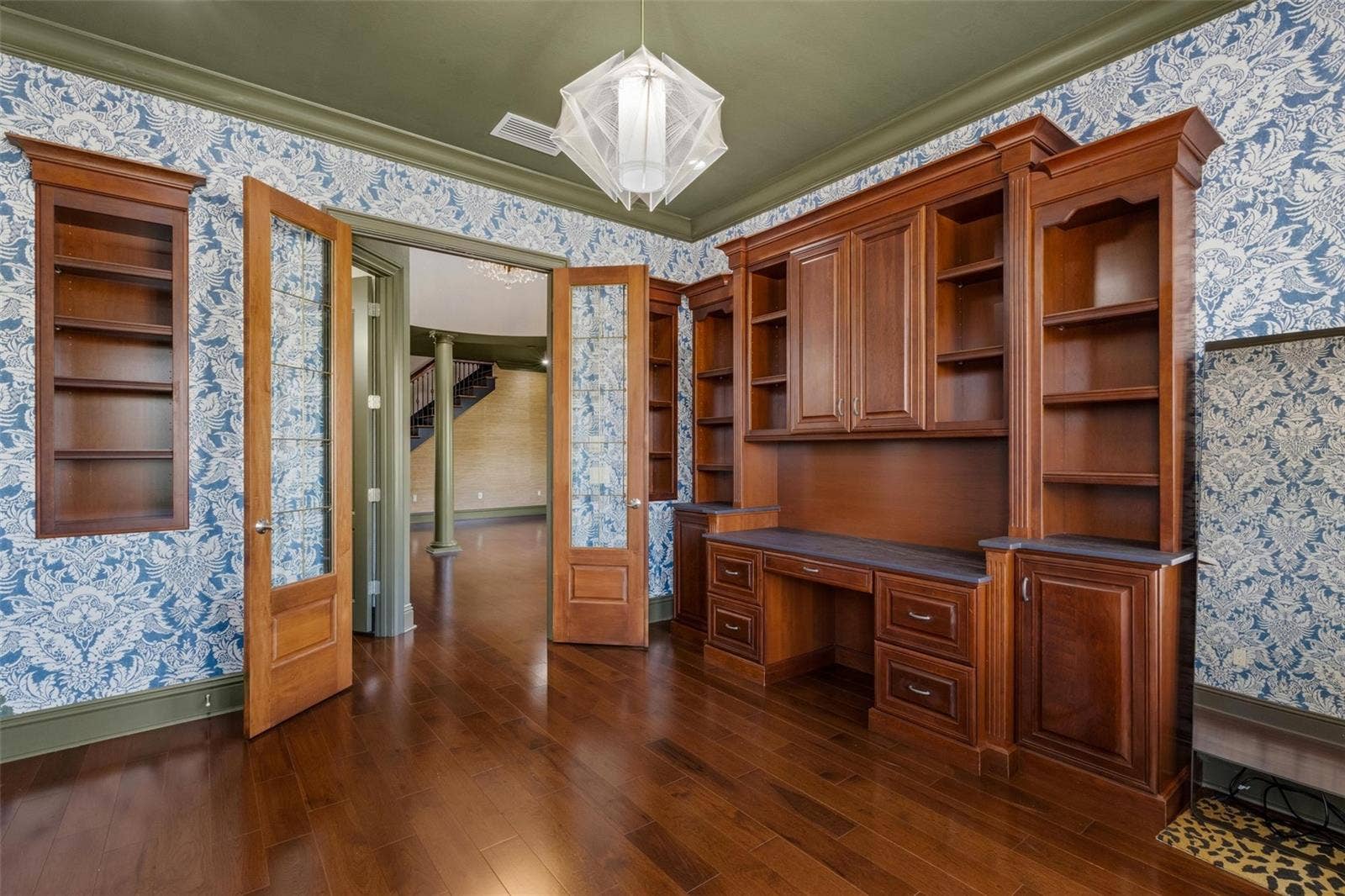 2734 BELLERIVE DRIVE, Lakeland, FL 33803 With a full wall of built-in for a great look and optimal storage opportunities.
